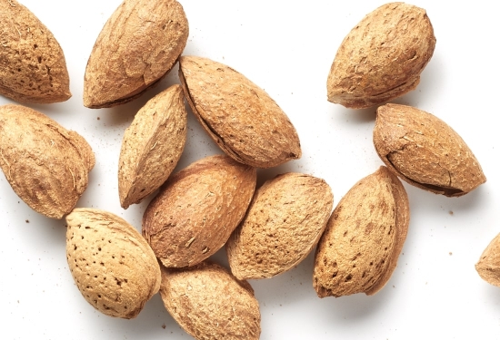 Almendra tostada con cáscara 2